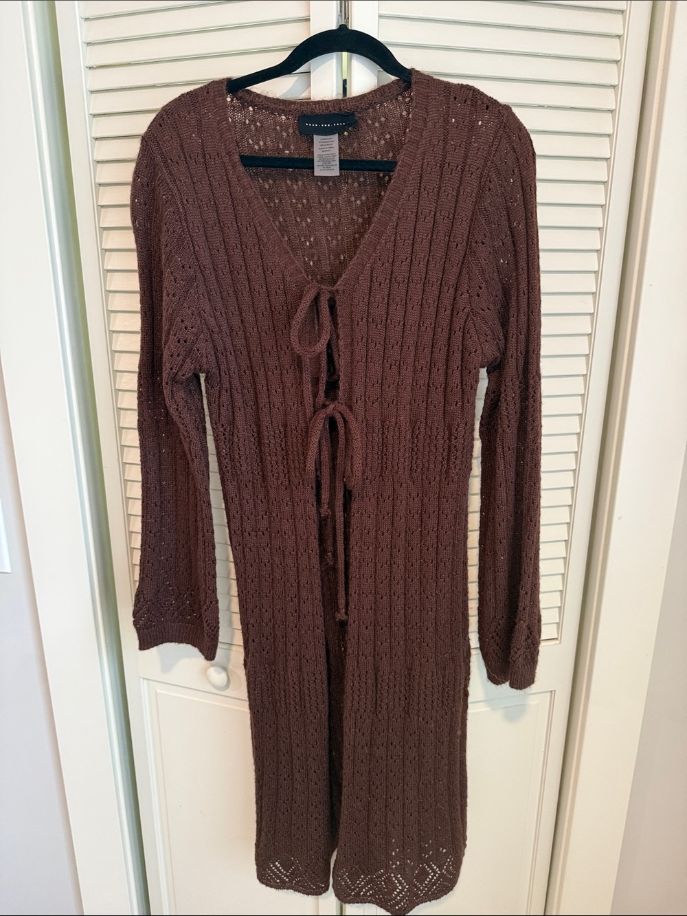 Brown knitted tie, front cardigan